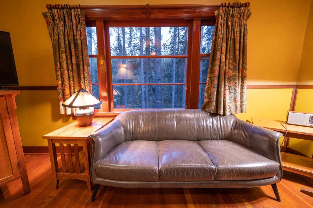Johnston Canyon Lodge & Bungalows Касл-Джанкшн Екстер'єр фото