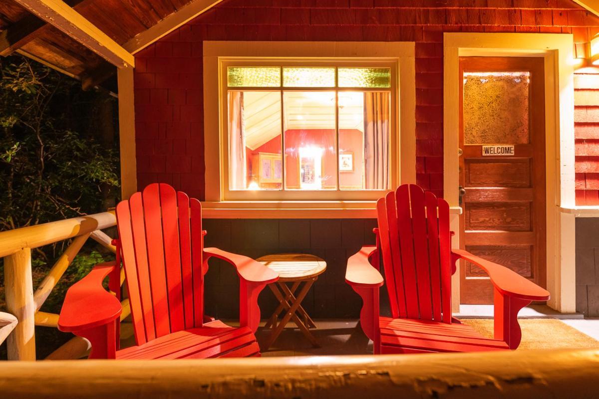Johnston Canyon Lodge & Bungalows Касл-Джанкшн Екстер'єр фото