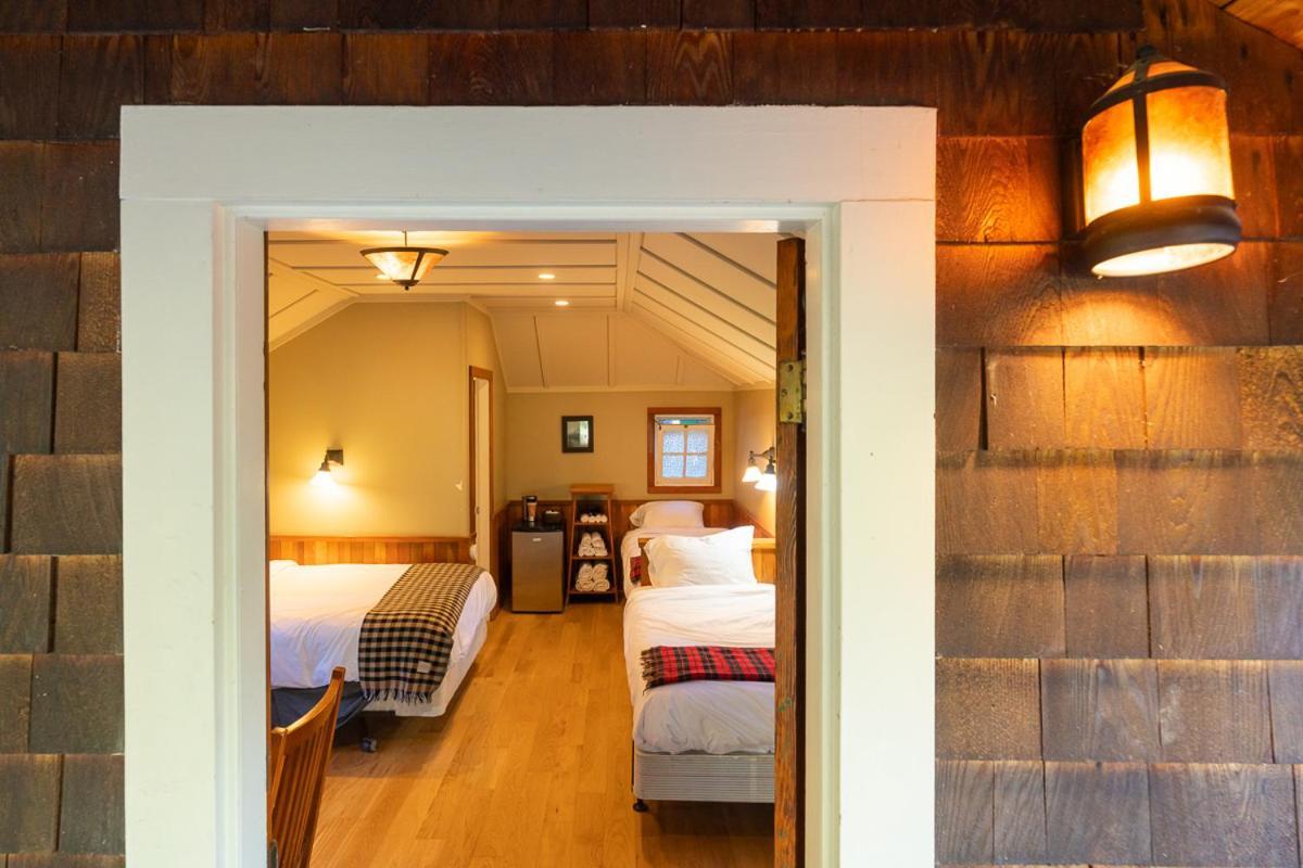 Johnston Canyon Lodge & Bungalows Касл-Джанкшн Екстер'єр фото