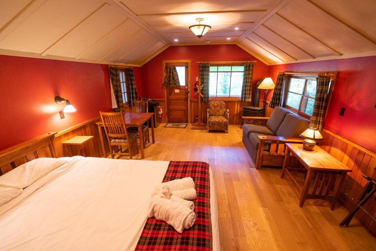 Johnston Canyon Lodge & Bungalows Касл-Джанкшн Екстер'єр фото