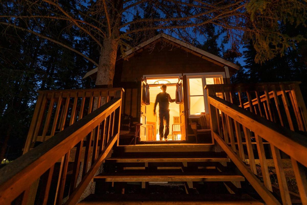 Johnston Canyon Lodge & Bungalows Касл-Джанкшн Екстер'єр фото