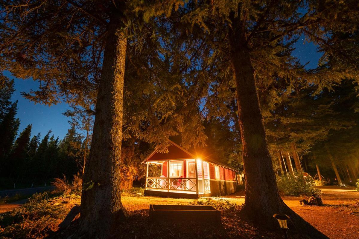Johnston Canyon Lodge & Bungalows Касл-Джанкшн Екстер'єр фото