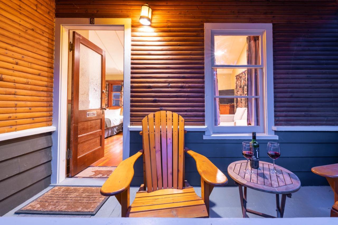 Johnston Canyon Lodge & Bungalows Касл-Джанкшн Екстер'єр фото