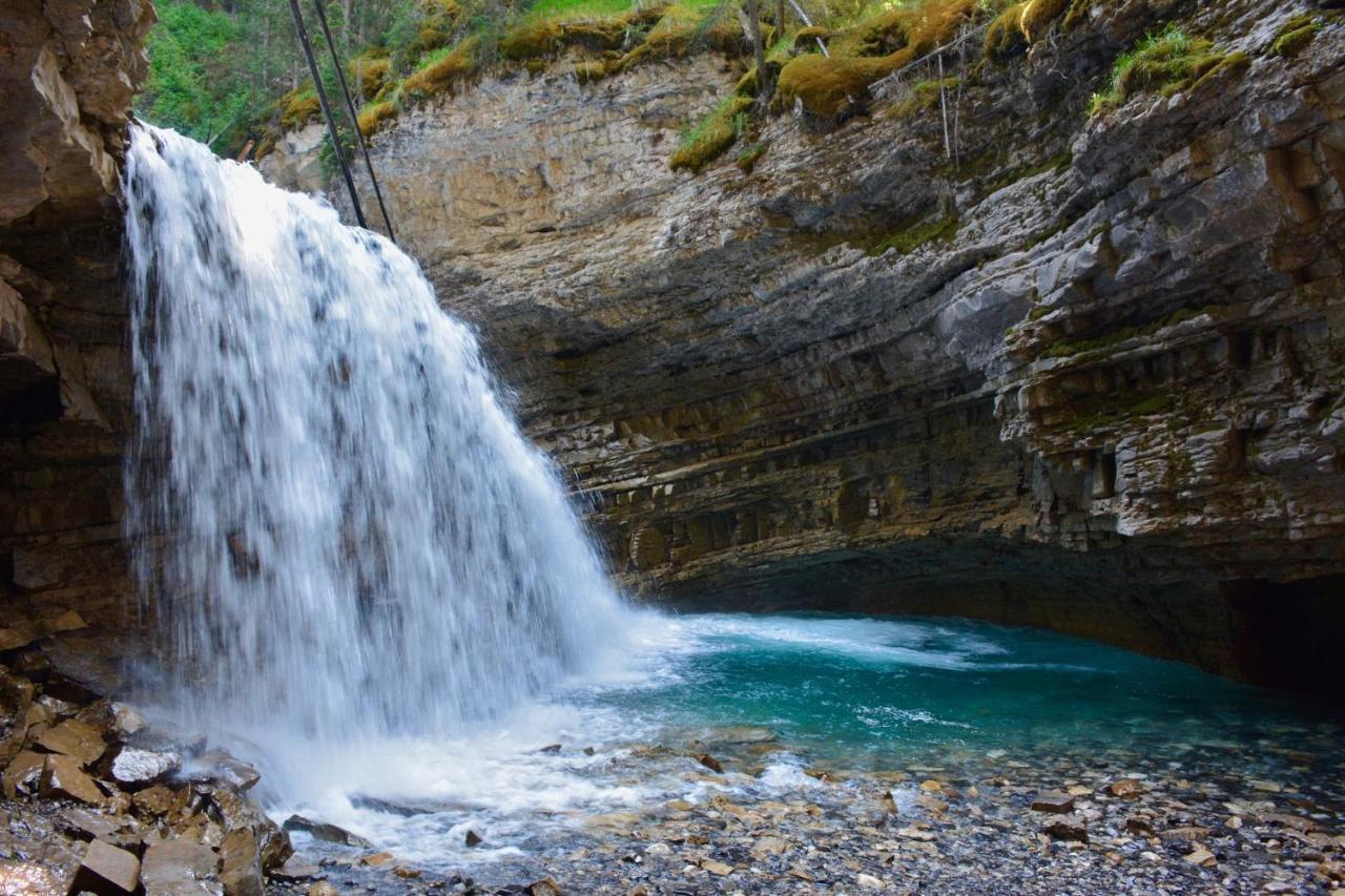 Johnston Canyon Lodge & Bungalows Касл-Джанкшн Екстер'єр фото