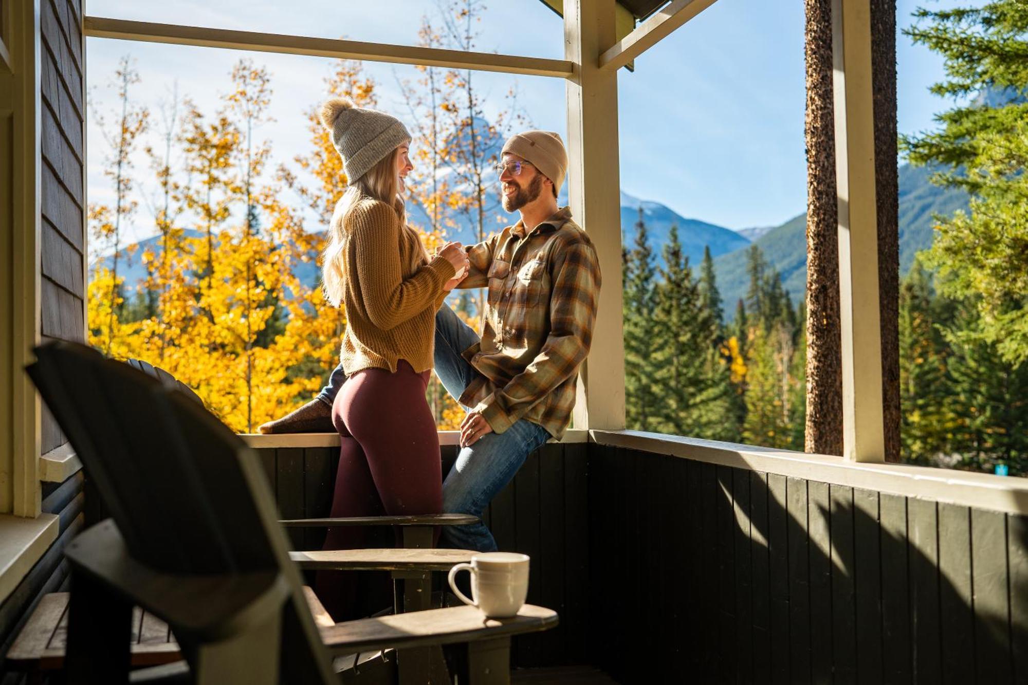 Johnston Canyon Lodge & Bungalows Касл-Джанкшн Екстер'єр фото