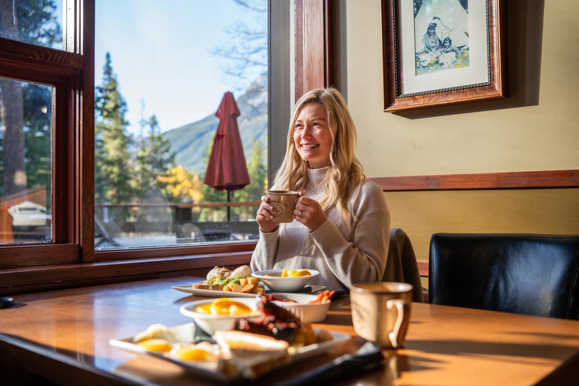 Johnston Canyon Lodge & Bungalows Касл-Джанкшн Екстер'єр фото