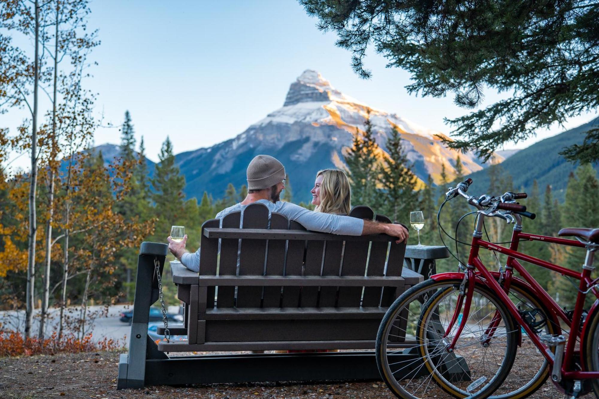 Johnston Canyon Lodge & Bungalows Касл-Джанкшн Екстер'єр фото