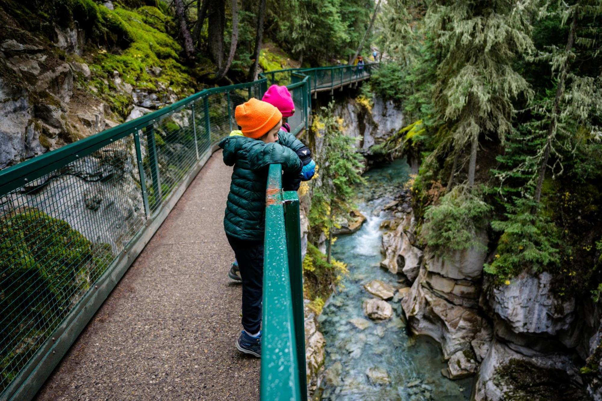 Johnston Canyon Lodge & Bungalows Касл-Джанкшн Екстер'єр фото