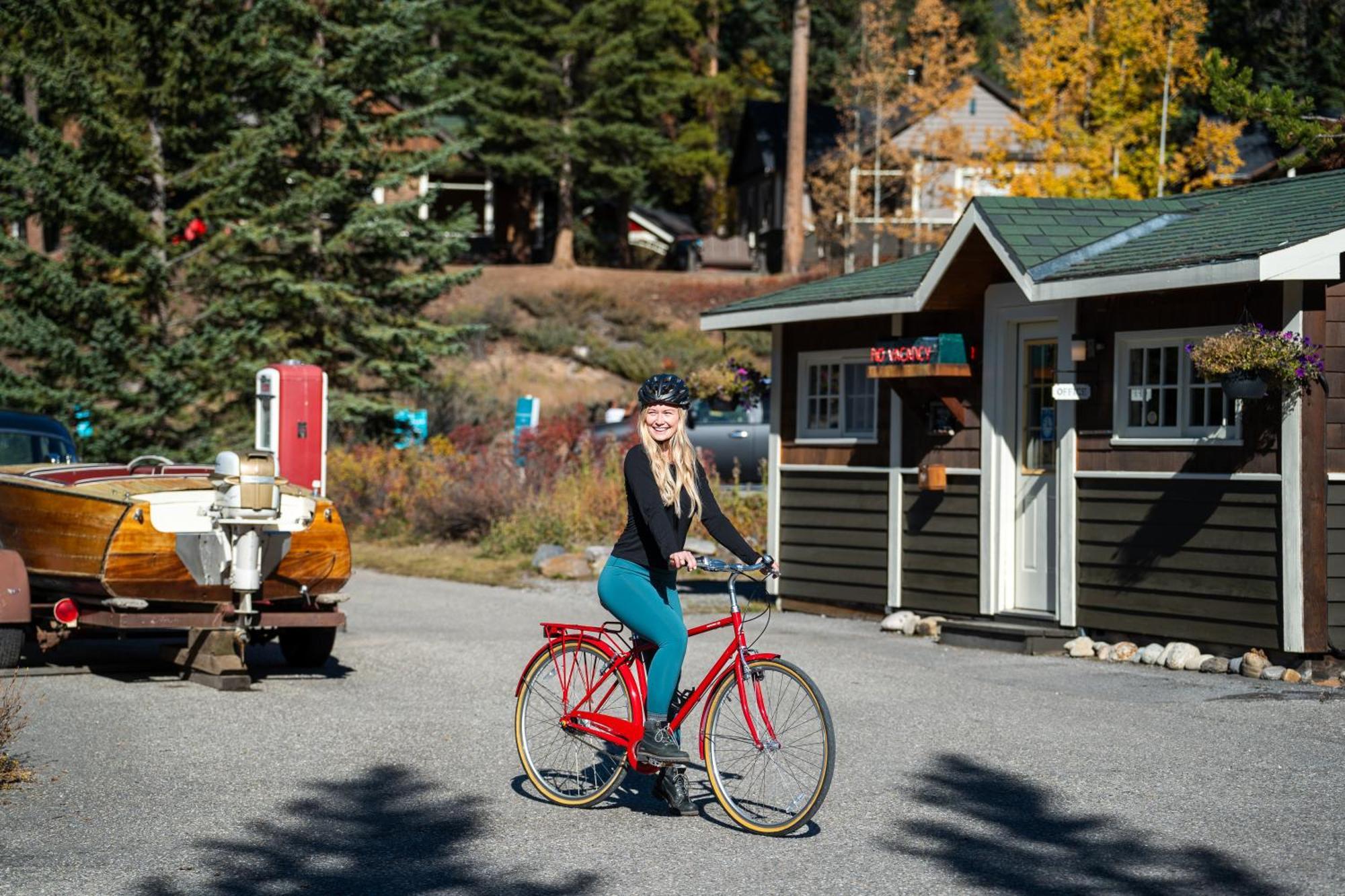 Johnston Canyon Lodge & Bungalows Касл-Джанкшн Екстер'єр фото