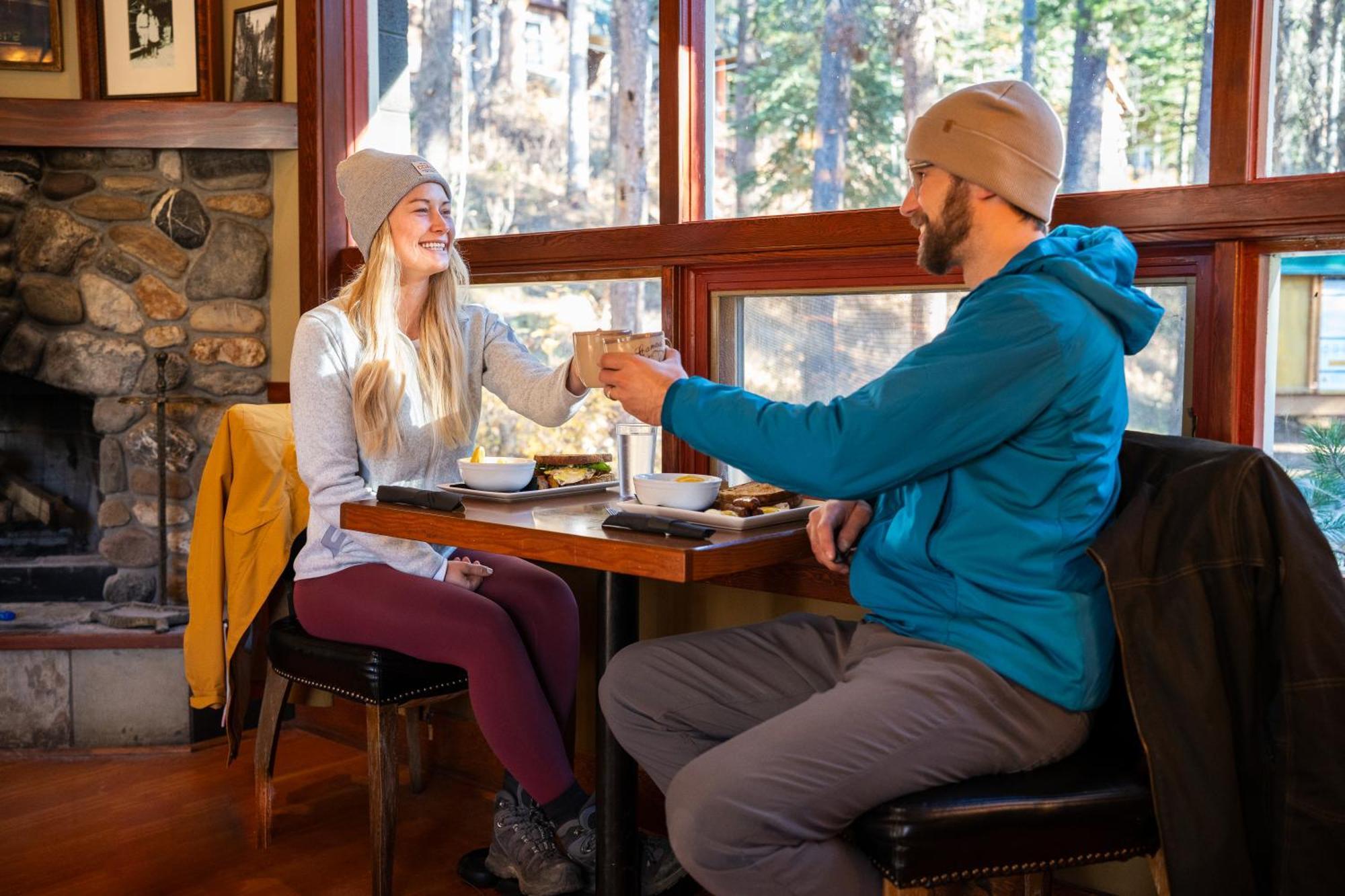 Johnston Canyon Lodge & Bungalows Касл-Джанкшн Екстер'єр фото